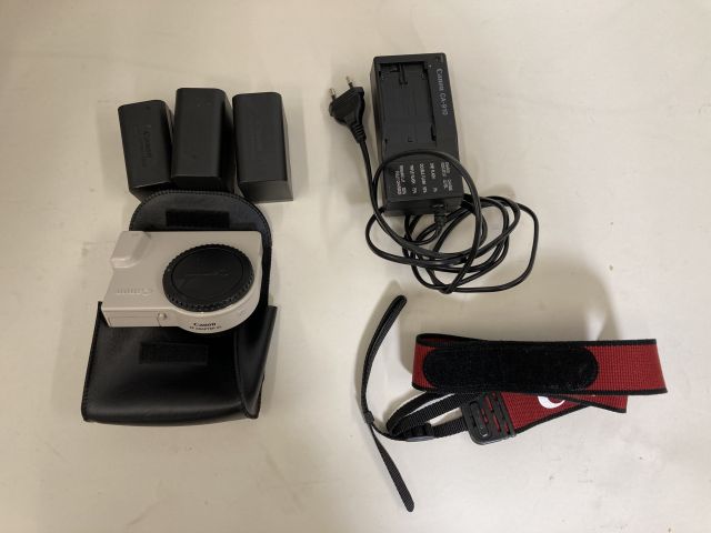 837133-7 Canon XL1S MiniDV Digital Camcorder