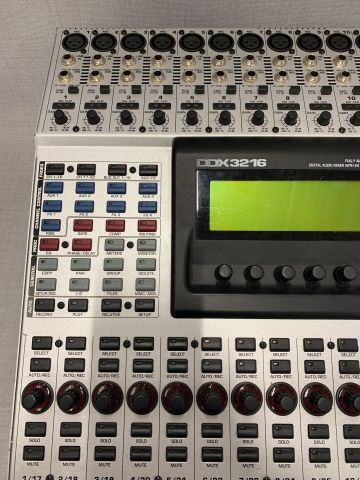 838543-4 Mixer table Behringer DDX3216