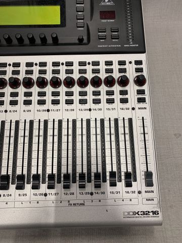 838543-6 Mixer table Behringer DDX3216