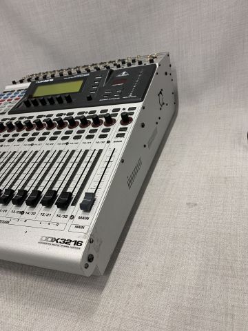838543-9 Mixer table Behringer DDX3216
