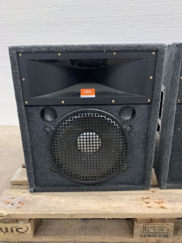 838547-2 2 speakers JBL 2370A