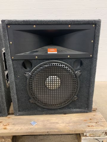 838547-4 2 speakers JBL 2370A