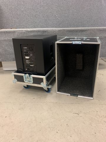811906-1 Subwoofer Yamaha DXS12 Incl. Case