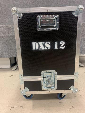 811906-8 Subwoofer Yamaha DXS12 Incl. Case