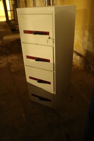 835980-1 Lockable filing cabinet for folders