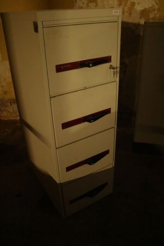 835980-2 Lockable filing cabinet for folders
