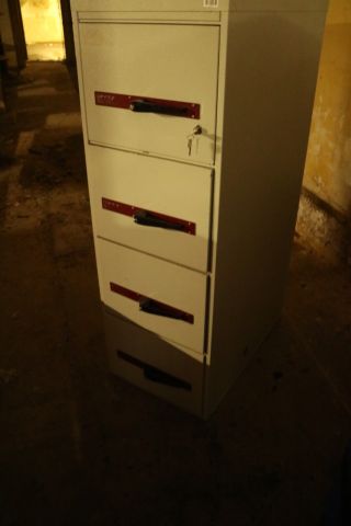 835980-4 Lockable filing cabinet for folders