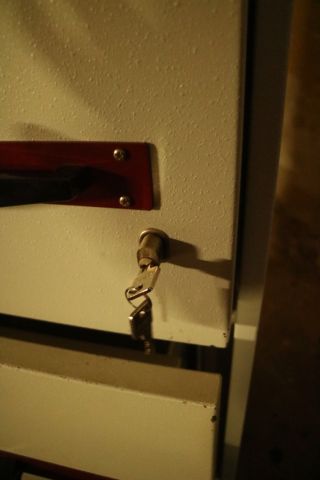 835980-8 Lockable filing cabinet for folders