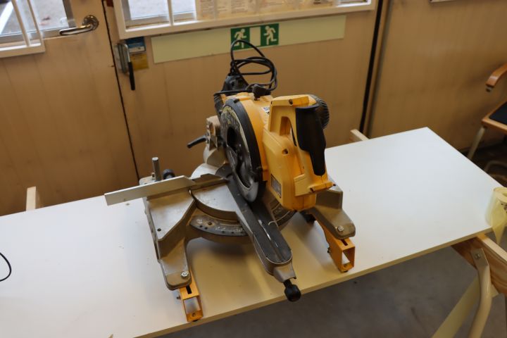 787575-2 Chainsaw Dewalt DW770GP qs