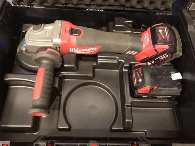 839744-4 1st Screwdriver Milwaukee M18 CBLDD & 1st Angle Grinder Milwaukee M18 CAG125X