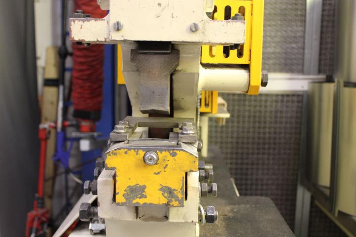 794457-8 Punching machine - Geka Microcrop