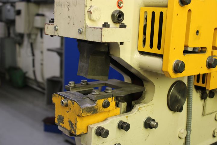 794457-9 Punching machine - Geka Microcrop