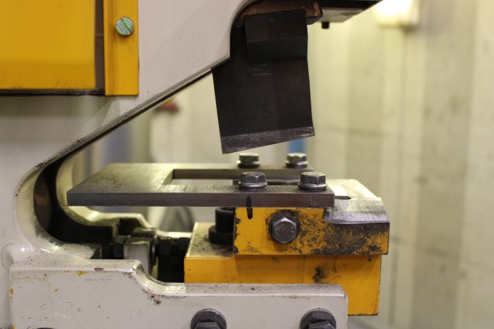 794457-16 Punching machine - Geka Microcrop