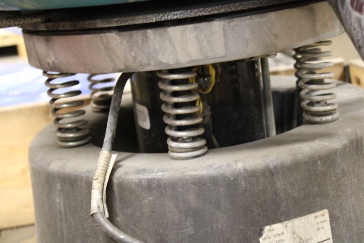 794460-9 Small Drummers - Adjusta-Vibe 75DC, Raytech