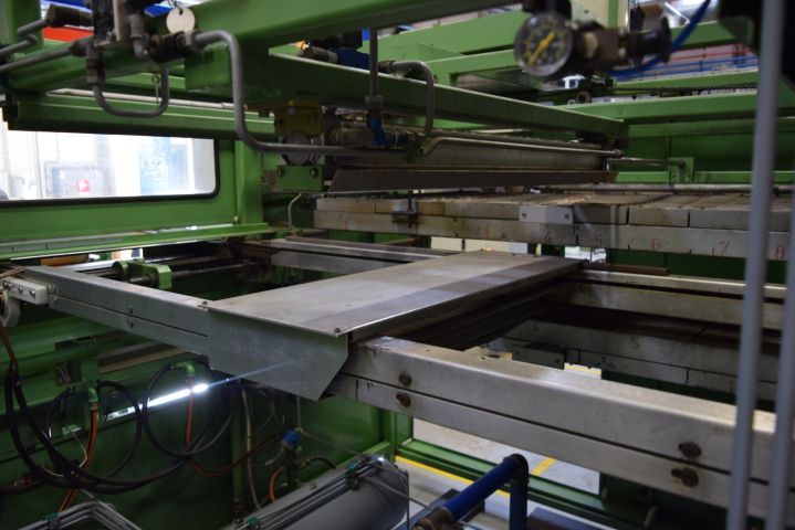 682960-19 Vacuum forming machine - Kiefel KS66 / 76S