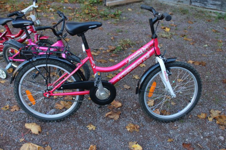 794468-5 Children's bikes - 12 "and 20"