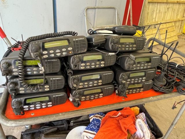 828897-5 Comm radio with accessories Motorola GM360 10pcs