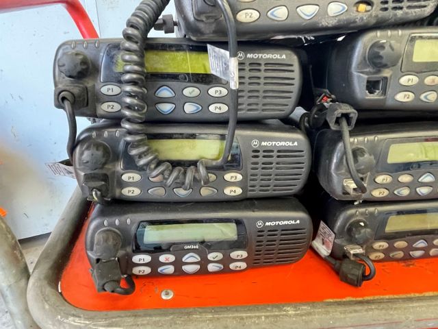 828897-6 Comm radio with accessories Motorola GM360 10pcs