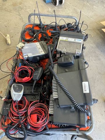 828897-12 Comm radio with accessories Motorola GM360 10pcs