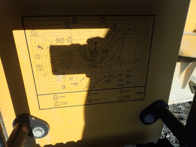 751915-15 Cat IT62H loader