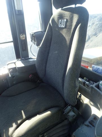 751915-26 Cat IT62H loader