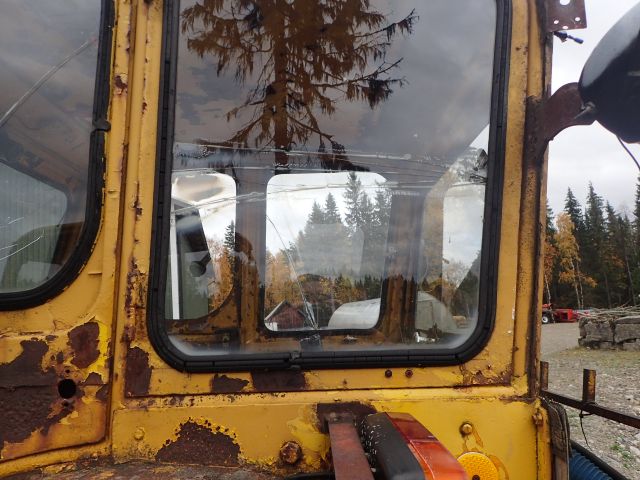 751924-8 Traktorgrävare Volvo GM410