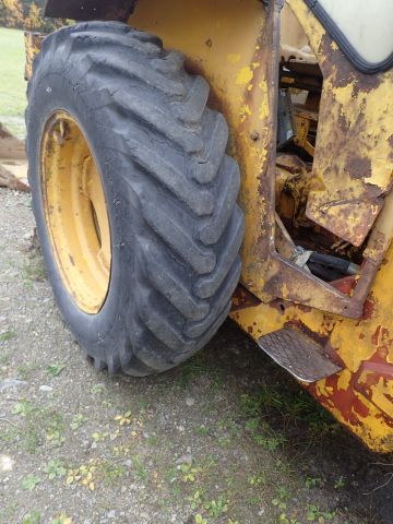 751924-12 Traktorgrävare Volvo GM410