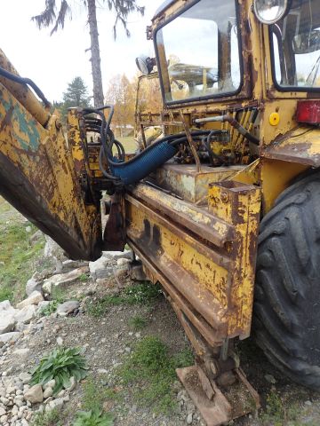 751924-15 Traktorgrävare Volvo GM410