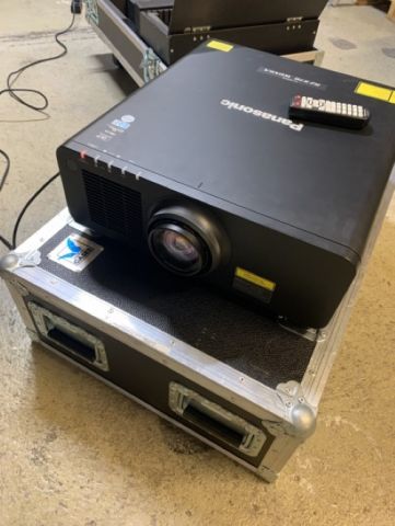 840834-1 Projector Panasonic PT-RZ970