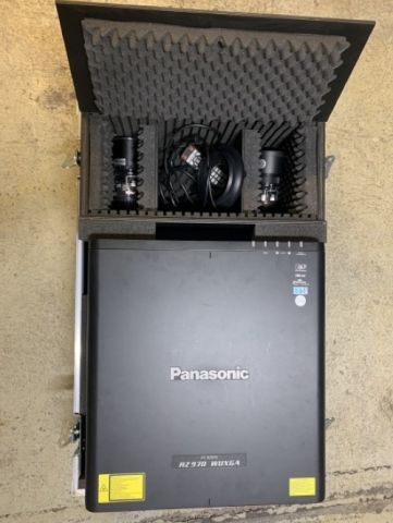 840834-3 Projector Panasonic PT-RZ970
