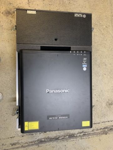 840834-4 Projector Panasonic PT-RZ970