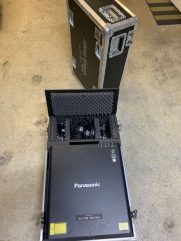 840834-2 Projector Panasonic PT-RZ970