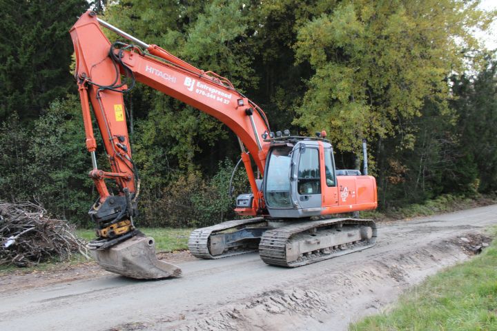 759111-1 Track excavator Hitachi ZX210 (14704h) -06