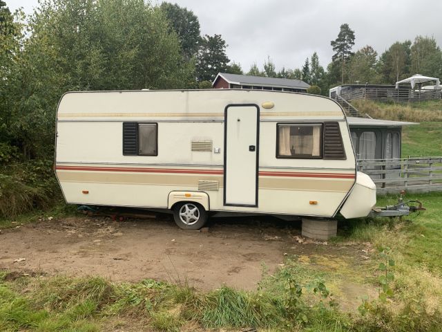 841012-2 Husvagn Sävsjö Clubman 525 -1985 rep objekt