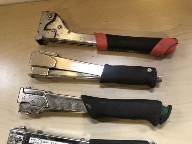 841143-4 6 Staplers & 1st Stapler