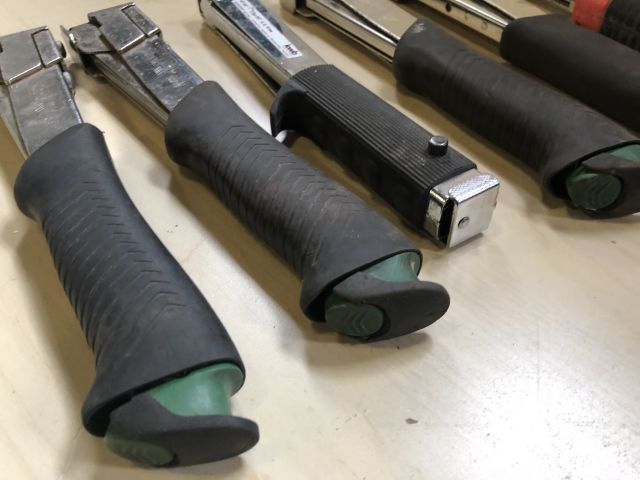 841143-5 6 Staplers & 1st Stapler