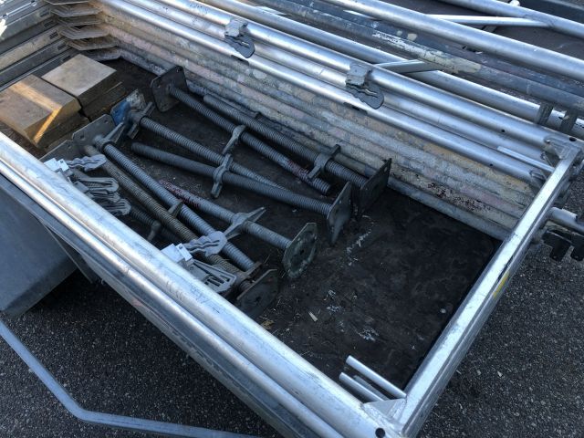 841205-3 Party with Ram scaffolding