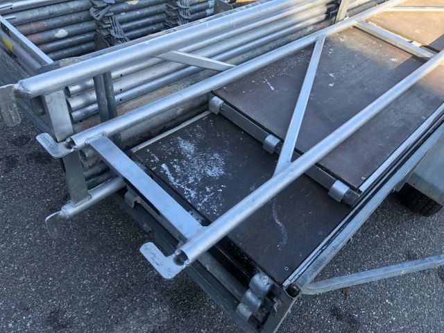 841205-5 Party with Ram scaffolding