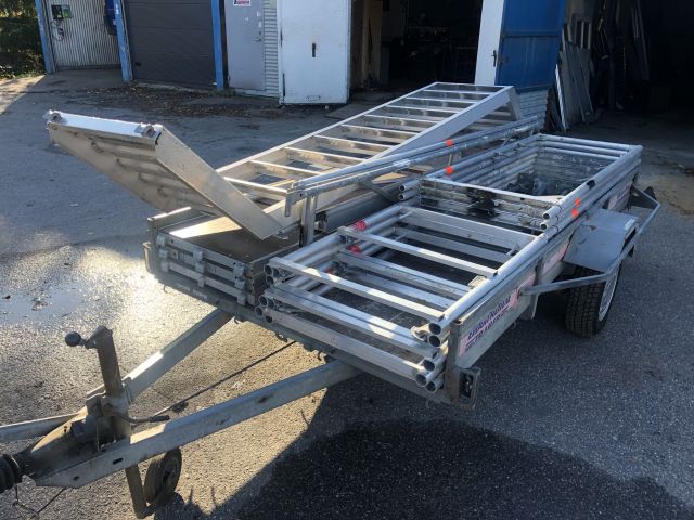 841205-2 Party with Ram scaffolding