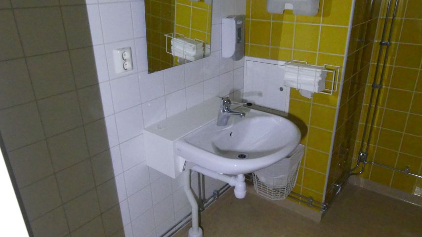 836124-2 Handikapptoalett