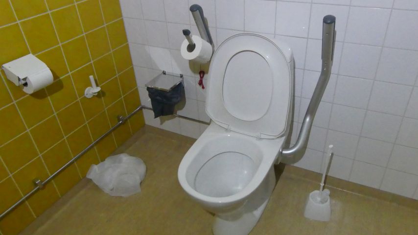 836124-4 Handikapptoalett