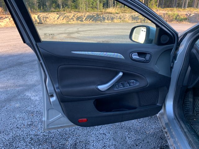 809360-18 Ford Mondeo Kombi 2.0 TDCi -2008 (140hp, 323585km)