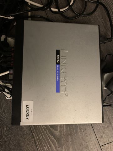 748107-1 Linksys SR224 Switch