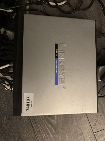 748107-2 Linksys SR224 Switch