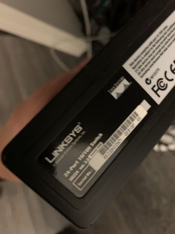 748107-5 Linksys SR224 Switch