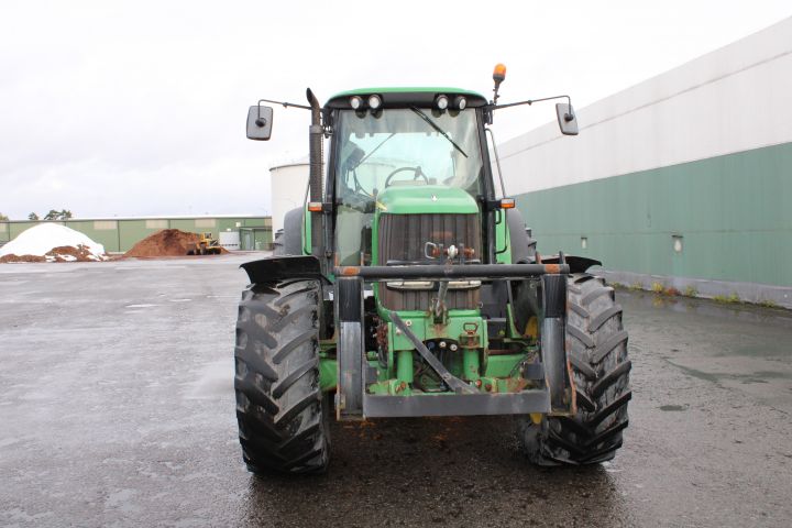 830830-2 Tractor John deere 6920S Premium Year: 2005 + Sweeper Broddway Wasa 300
