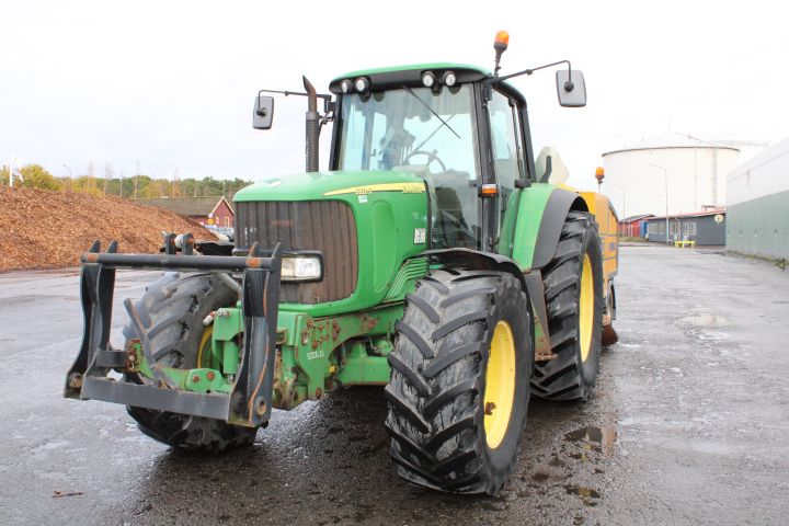 830830-3 Tractor John deere 6920S Premium Year: 2005 + Sweeper Broddway Wasa 300