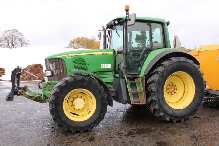 830830-4 Tractor John deere 6920S Premium Year: 2005 + Sweeper Broddway Wasa 300