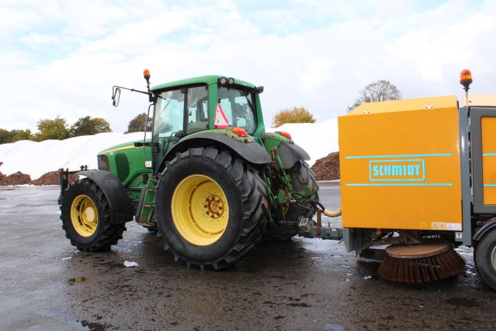 830830-6 Tractor John deere 6920S Premium Year: 2005 + Sweeper Broddway Wasa 300