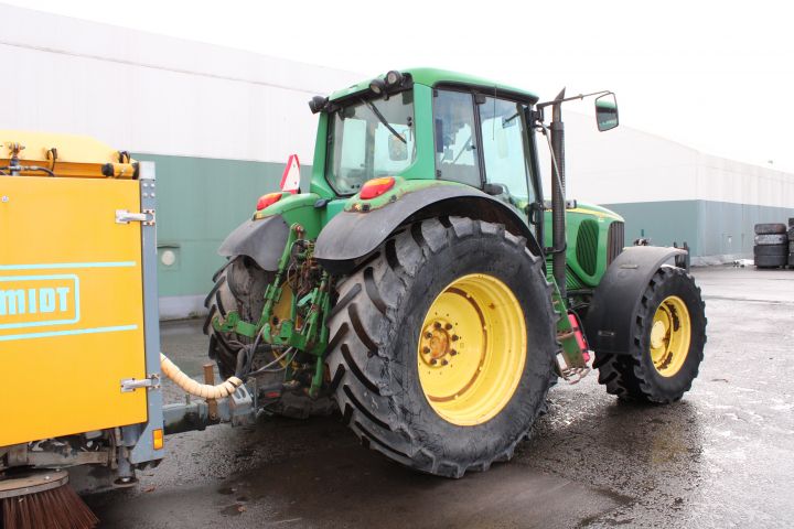 830830-11 Tractor John deere 6920S Premium Year: 2005 + Sweeper Broddway Wasa 300